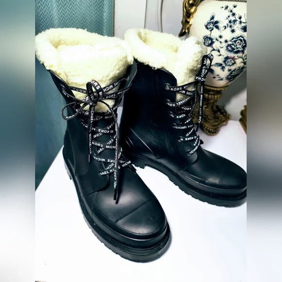 Super comfortable, soft and warm, Michael Kors Faux Shearling-Lined Rain Boots. - Picture 14 of 16